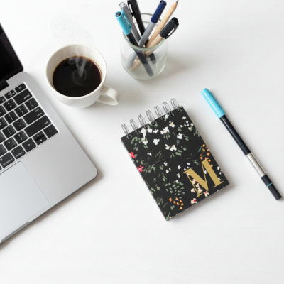 Libreta negra flores