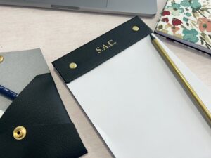 Bloc de notas de cuero vegano negro