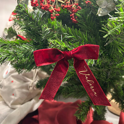 Lazo rojo adorno árbol